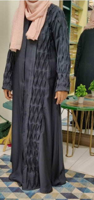 21017 cross pleated abaya
